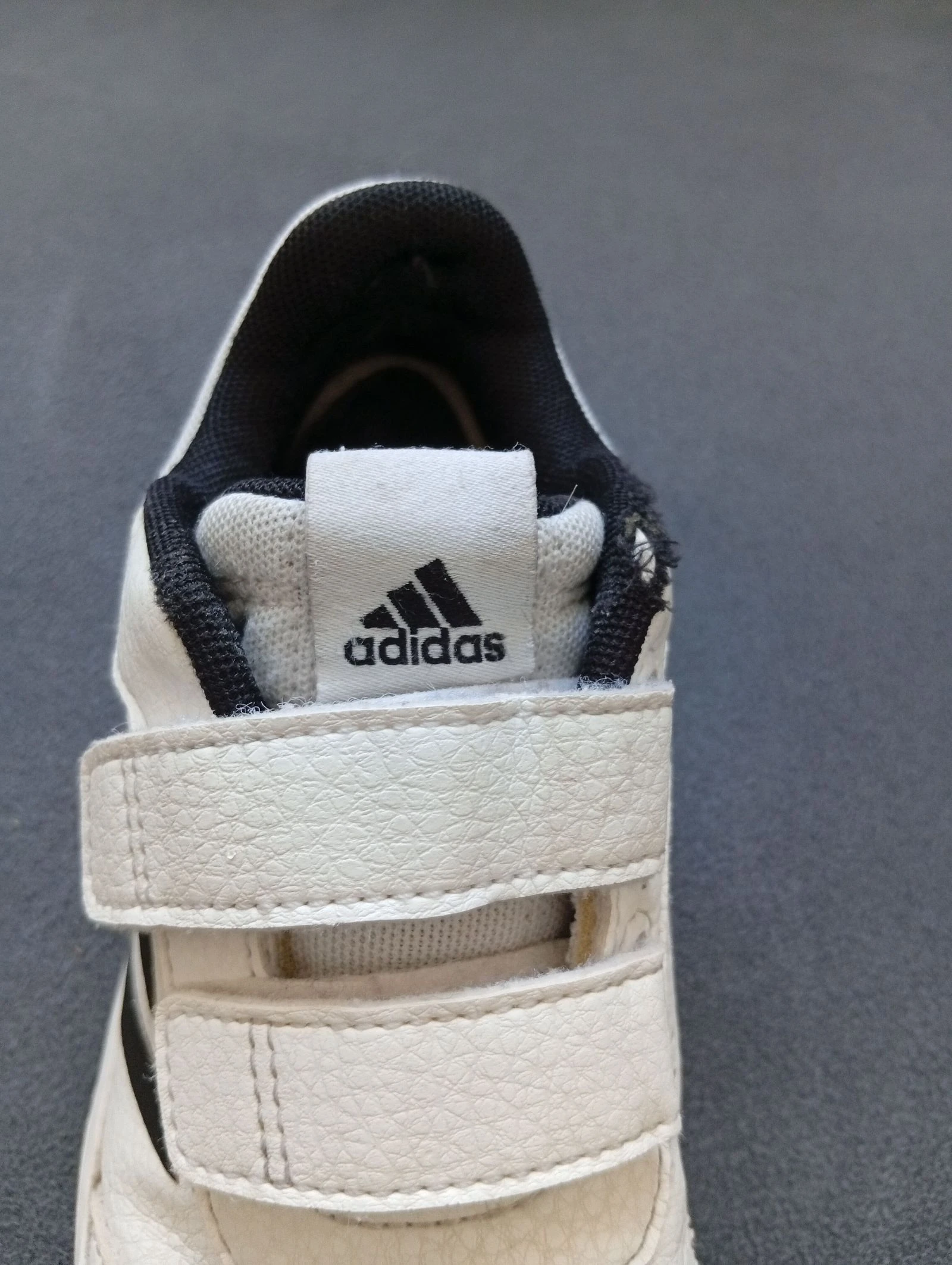 Tênis Adidas infantil brancos e pretos - Tamanho 29 - Com velcro – photo 7